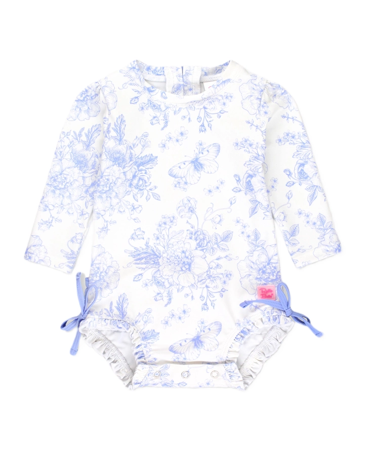 Costume intero rash guard a manica lunga per bambina, colore pervinca, fantasia giardino di farfalle, con i caratteristici volant sul retro - immagine 3