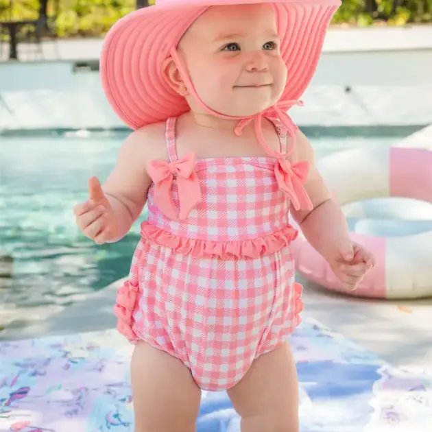 Costume intero per neonata in vichy rosa bubblegum con fiocco, romper a bolle e ruches posteriori distintive
